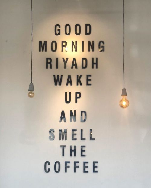 #throwback #dailyblogger #cafe #riyadh #sa @65.degrees #wallartdecor #decor #lights (at Riyadh, Saud