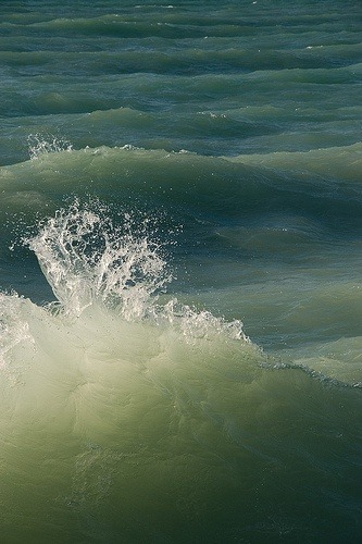 highwaygone:  There is nothing quite like wind whipped waves… especially when the