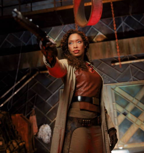 superheroesincolor:Zoë Washburne  (Gina Torres)  //  Firefly TV Show