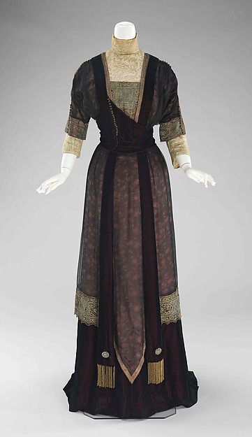 fashionologyextraordinaire:Dinner dress Design House: Redfern (1847–1940)Date:1909–11Culture: Britis