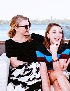 Natalie Dormer trying to tickle Maisie Williams