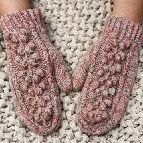 Happy Mitten day! ☃️ I&rsquo;ve got the pattern for these mittens written, checked and ready to go, 