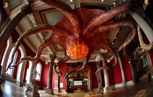 ex0skeletal:Sculpture by Chinese artist Huang Yong Ping, “Wu Zei”, a 25 meter wide octopus at Monaco