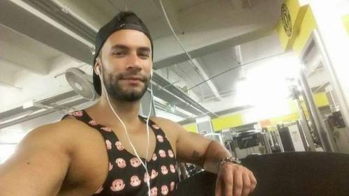 ricapichaspeludas:  alsamuroyxxx1987curridabat:  Esteban, creo que tambien de Alajuela, muy conocido en redes sociales.  Rico Esteban y buen banano