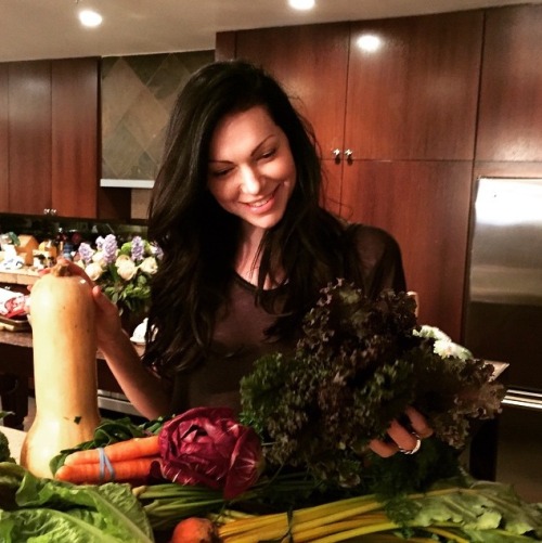 thisgirlsinterrupted:I want someone to look at me the way Laura Prepon looks at organic vegetables