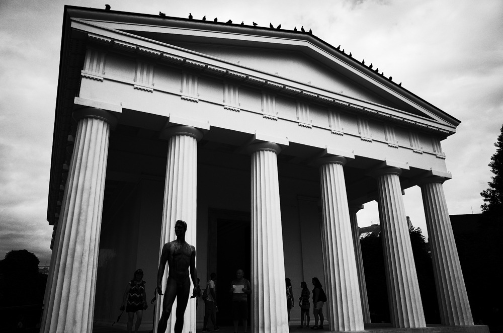 temple guard
(vienna, 2017)