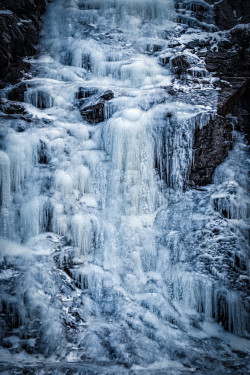mistymorningme:  500px / Cold as Ice by