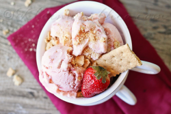 gastrogirl:  strawberry cheesecake frozen