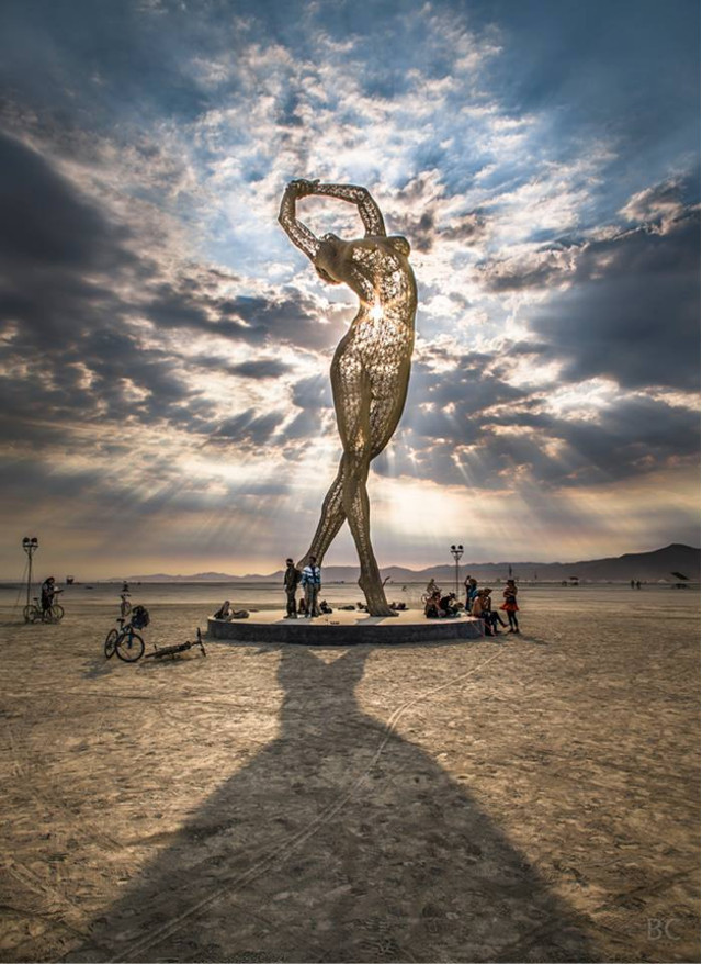 senatorcobaltsnout:  elephantsonparade:  odditiesoflife:  Stunning Sculpture at Burning