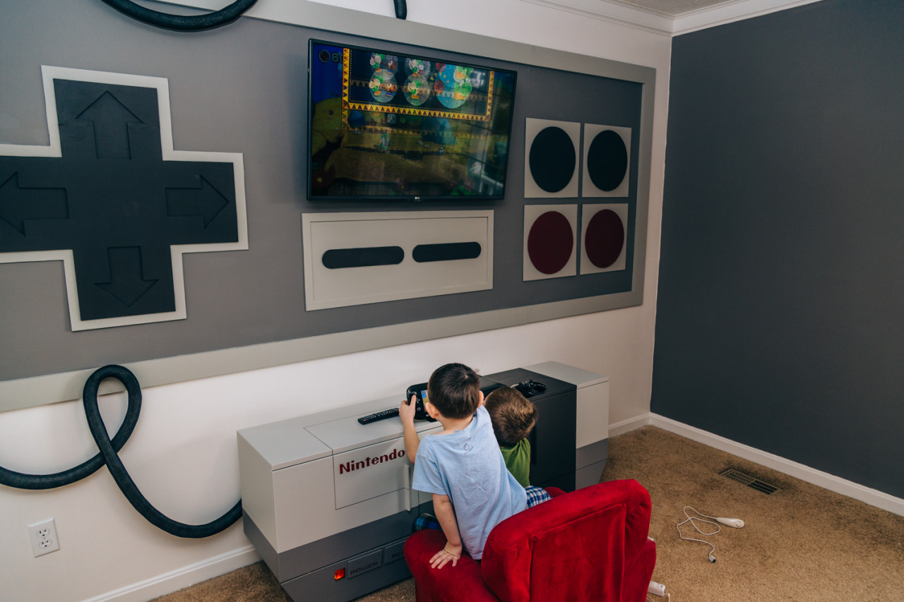 archiemcphee:  This giant Nintendo Entertainment System and controller are a fully