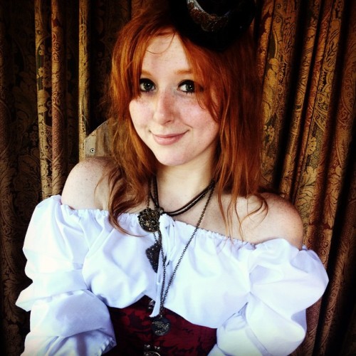 thlaan: #Costume #Wench #RenaissanceFestival #HUZZAH #SexyGinger #Corset #Redhead #Ginger #tootingmy