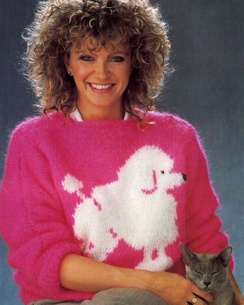 neontalk:Winter is coming. Knitting inspiration. ”Wit Knits” 1985🇬🇧 George Hostler and Gyles Brandreth.