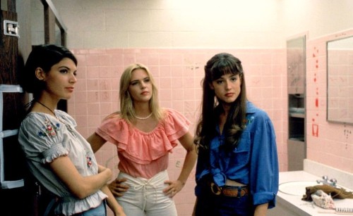 woman-unkind:Dazed and Confused. 1993.