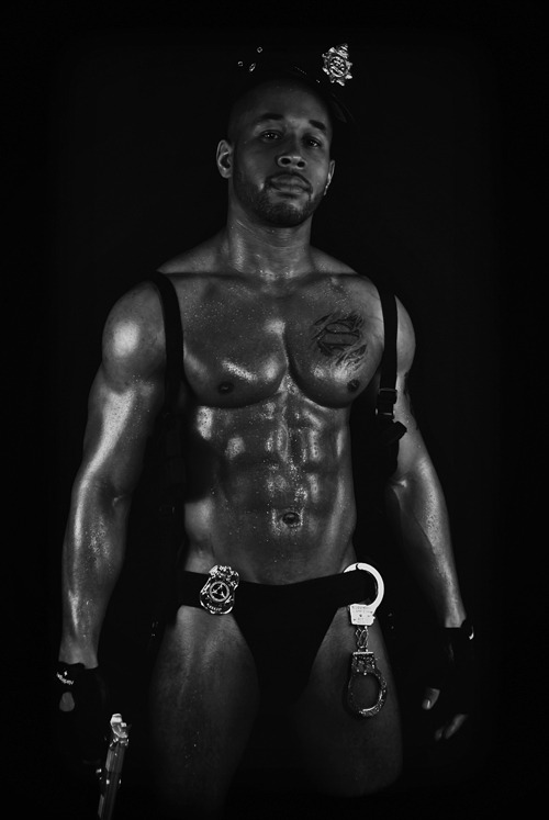 beautifulblackmenfromphilly:  poppasplayground:  Suiting up with Lawson Kane on #SexySaturdays