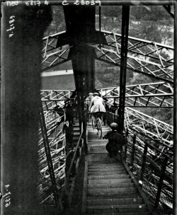 historicaltimes:  Cycling down the Eiffel