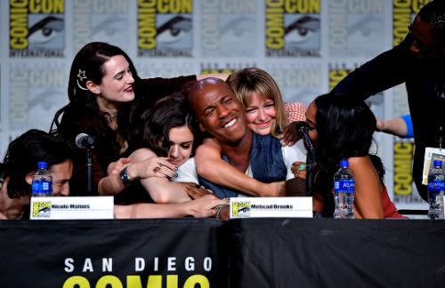 cwsupergirlgifs:The Supergirl Cast at the Supergirl panel at San Diego Comic-Con 2019 [source]