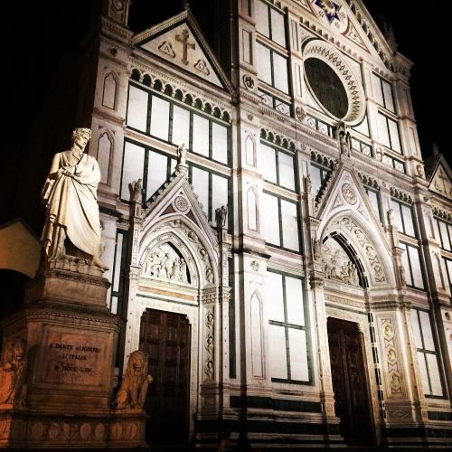 Dante &amp; Santa Croce tonight #firenze #florence #dante #santacroce ift.tt/2i89zxC