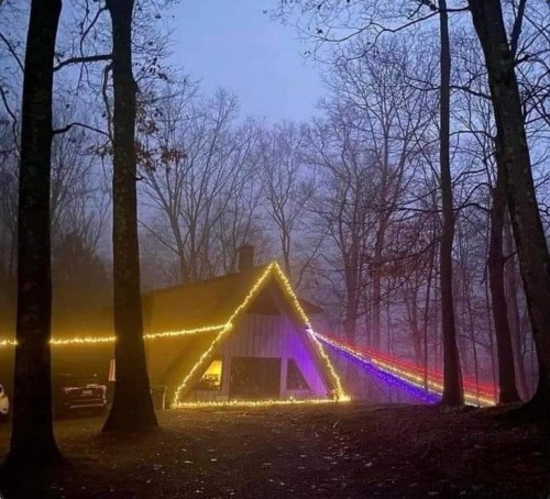 legendary-scholar:  If Pink Floyd owned an A frame home at Christmas time.