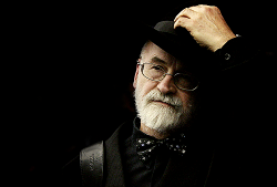 whatdiscworldtaughtme: ‘Do you not know that a man is not dead while his name is still spoken?’ Sir Terry Pratchett, 28.04.1948 - 12.03.2015 
