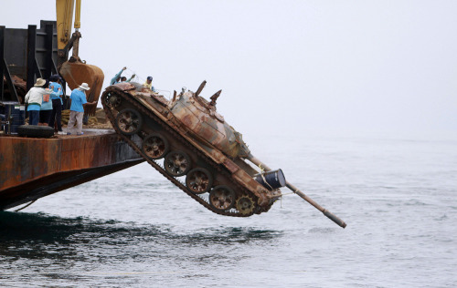 gunrunnerhell:TankedThai officials push over a T69-2 Chinese made tank into the sea at Narathiwat pr