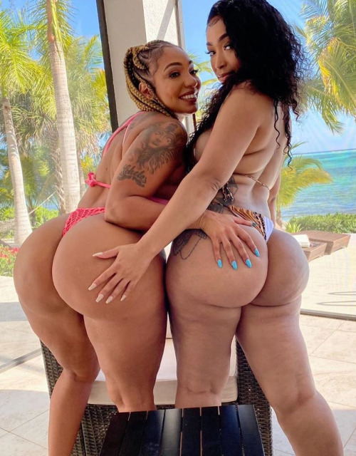 my-phatty-like-a-mattress:  Chela Sway &amp; Robyn Banks