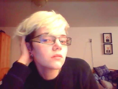 androgynend:i’m just a trans nb creature who can’t decide on a hairstyle (they/them)happy trans day of visibility!