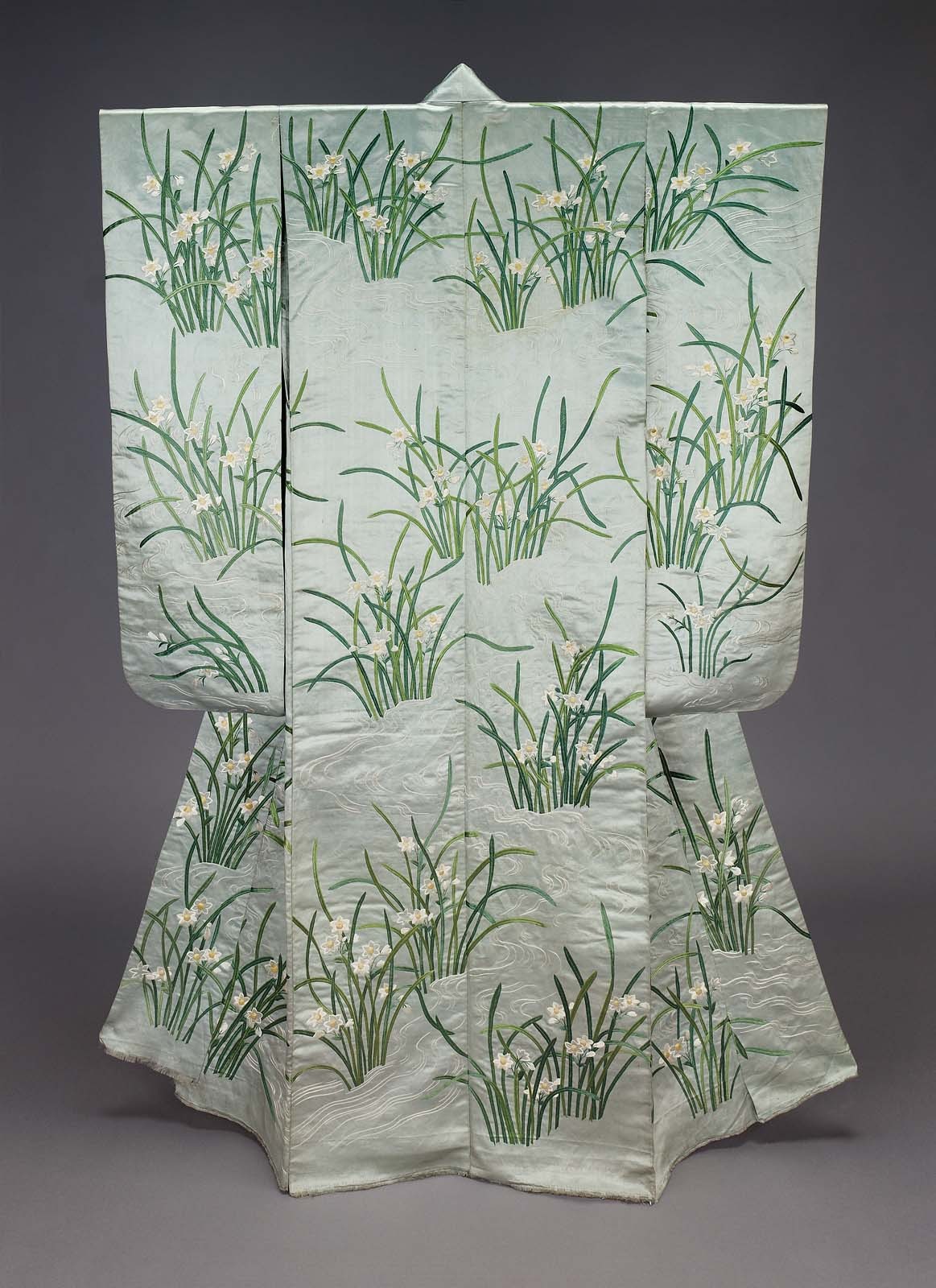 aleyma:  Kimono (furisode) with narcissus, made in Japan in the 19th century (source).