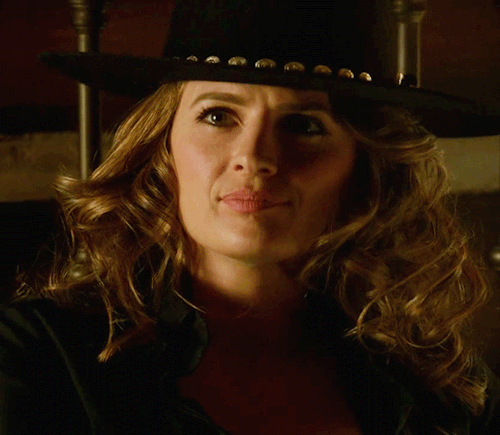 alwayswritewithcoffee:  All I see is Beckett wishing he’d put his mouth to better use on her.&