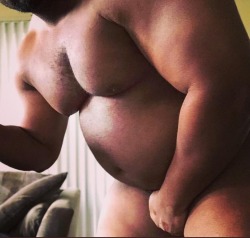 bigbellyboiz:theepitomeofbeautiful:Beefy bull with a cute belly.