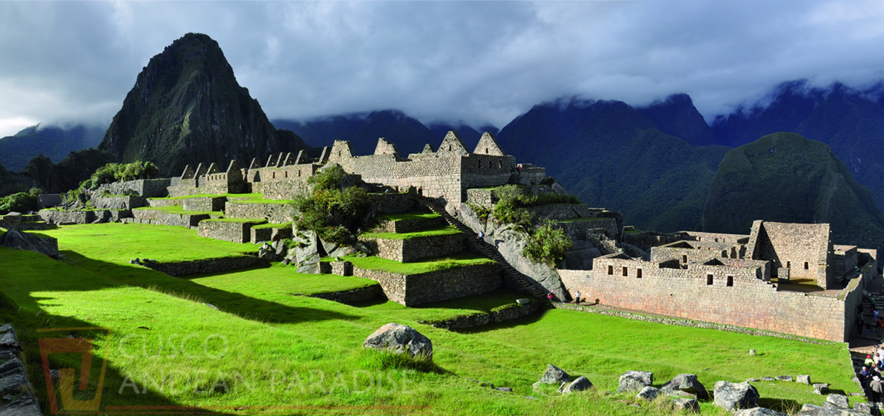 lebullshitdivider:  striperello:  Machu Picchu (del quechua sureño machu pikchu,