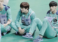incenesque:  sleepy taozi resting against his junmaho~ 