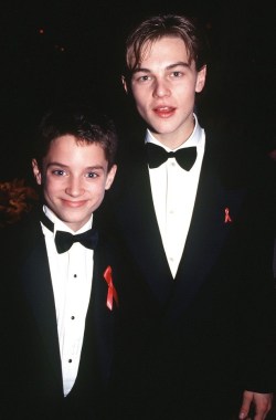  Elijah Wood and Leonardo DiCaprio at the 1994 Academy Awards. 