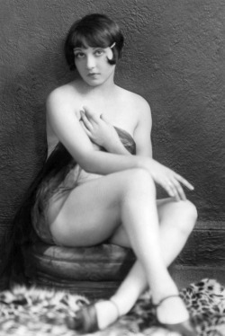  Sylvia Carol in the 1926 Eltinge Theater