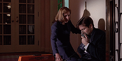 startwreck:Scully caressing Mulder’s hair