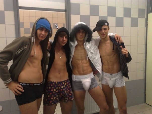 homoeroticusrex:  America’s most homoerotic lockerroom