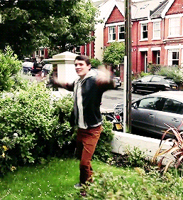 a-little-bit-of-pandas:  Youtubers Dancing  Just a few of the most simple and yet