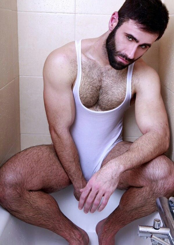 gerg14: DARK-HAIRED DREAMBOAT &amp; HE’S GOT LEGS (AND HE KNOWS HOW TO USE