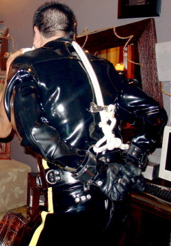 puptigger:  Awesome slave gear - love the