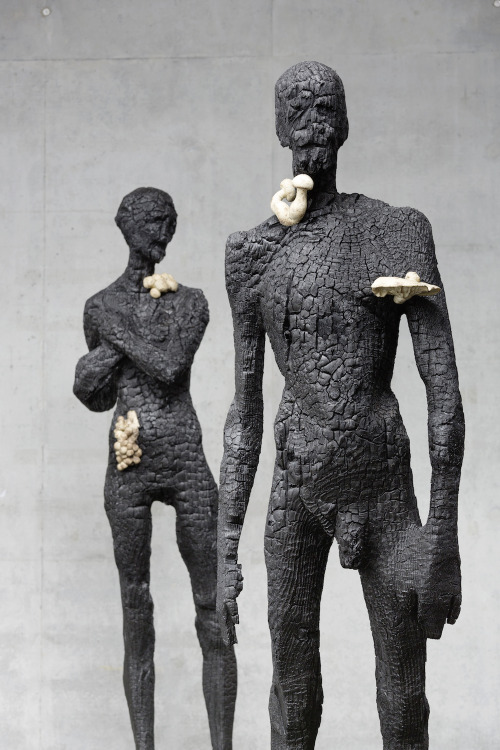 myampgoesto11: Charcoal sculptures by Aron Demetz