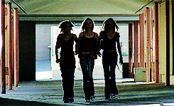 missmarlenedietrich:   Fangirl Challenge: 7/15 Films - “Thirteen” (2003)    Oh Mom, you knew what was going on with all those clothes and shit! Christ, you’re not that dumb, are you?