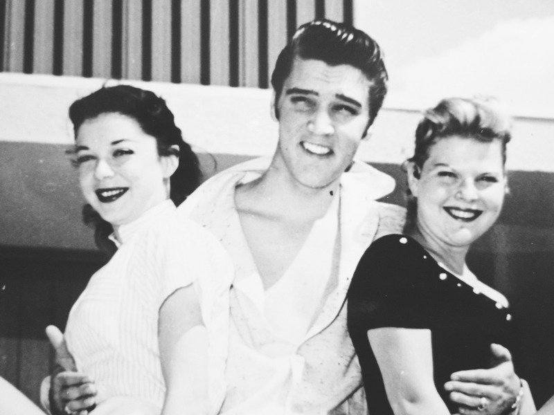 heartburnmotel:  Elvis poses for photos with two show girls outside the New Frontier