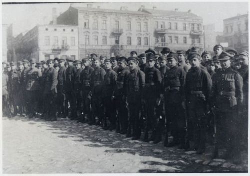 lamus-dworski:11th November : Happy Polish Independence Day! In 1918, after 123 years of partit