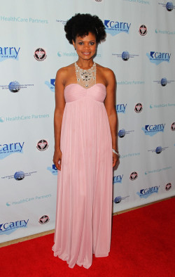 divalocity:  Frotastic: Actress Kimberly Elise   Team natural all the way !!!!