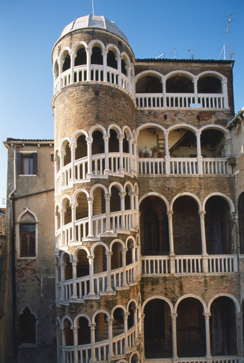 italian-landscapes:Palazzo Contarini del Bóvolo (Chiocciola), Venezia (Contarini of the Snail Palace