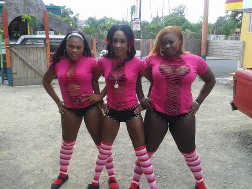exoticcoloredbabes:  Stacey n friends 
