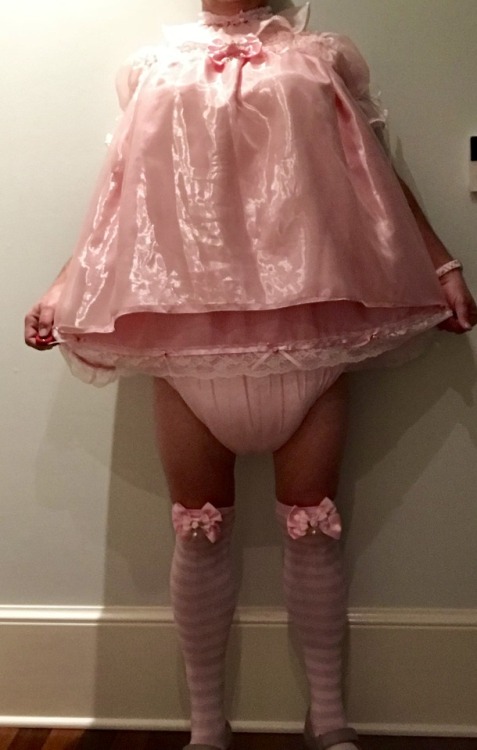 bulkydiaperboy:My last night to dress up for awhile and wanted to go all pink - like almost all the 