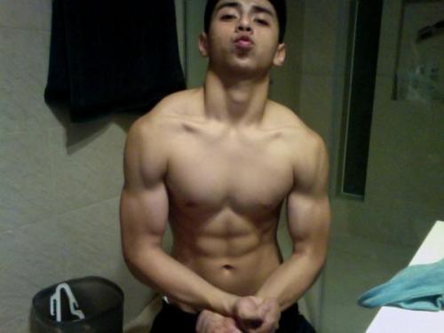 hotfilipinoboys:  Tommy Tiangcohttp://www.facebook.com/tommy.tiangcohttp://twitter.com/T0BIASMIGUELhttp://instagram.com/tobiastiangco