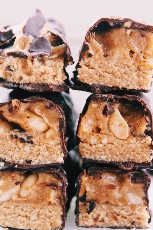 maddymangoes: I made some vegan snickers the other day and I have not been able to stop eating them 