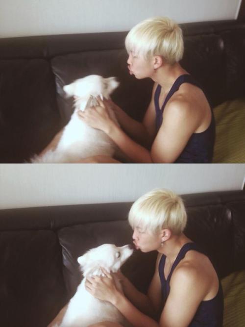 beccilovesbts:  방탄소년단 ‏@BTS_twt   야 뽀뽀 좀 해봐
