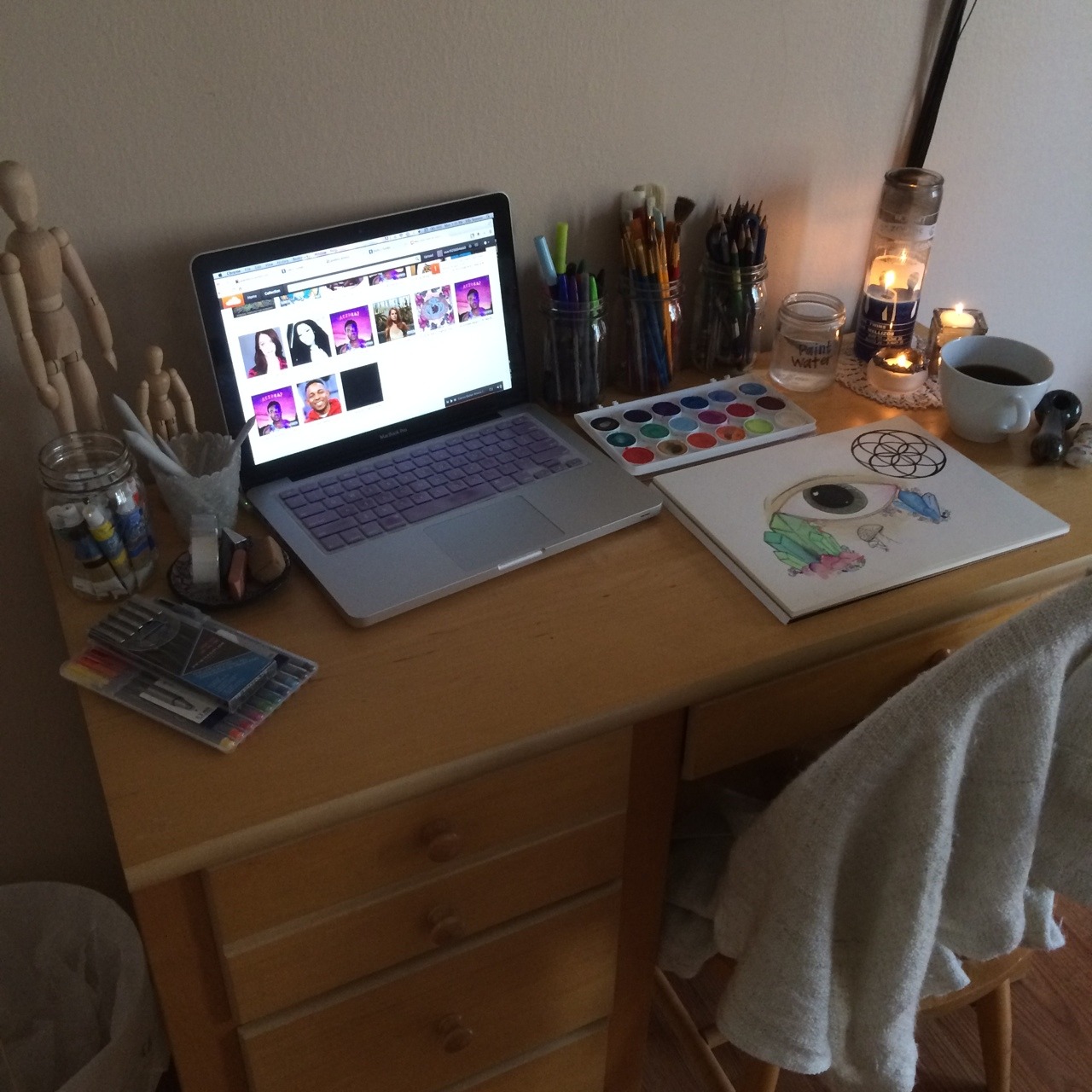 spacebuns:  i need a larger desk